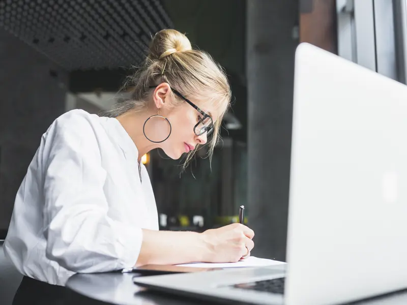 SEO cikk készítése keresőoptimalizálási szemlélettel, fókuszban a tartalom valódi funkciója a weboldalon